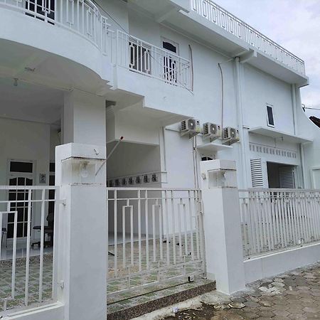 ホテル Reddoorz Syariah At Jalan Godean Ngabean エクステリア 写真