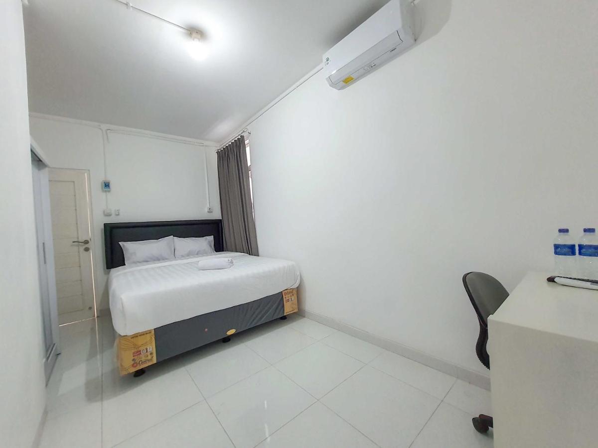ホテル Reddoorz Syariah At Jalan Godean Ngabean エクステリア 写真